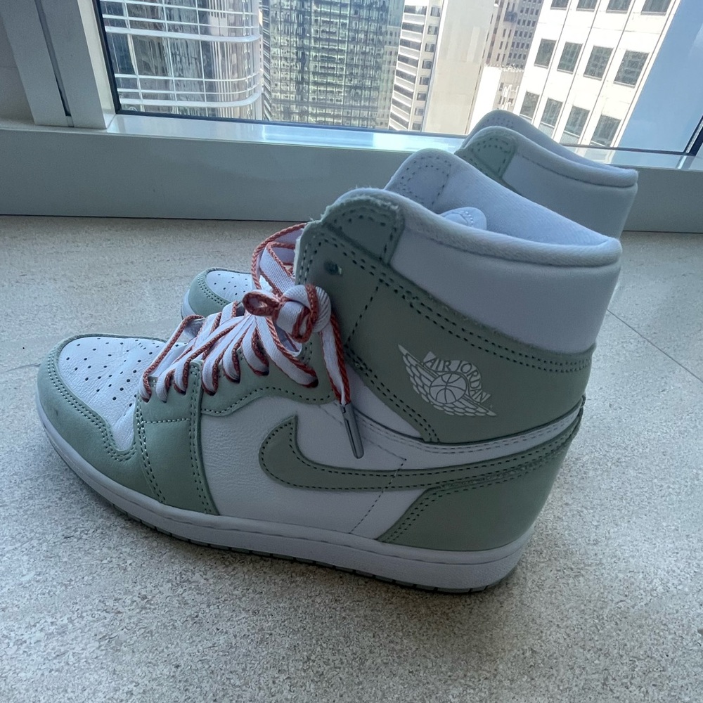 Nike Air Jordan Sneakers in White and Light Gray/Green; size 7 - LIKE NEW
